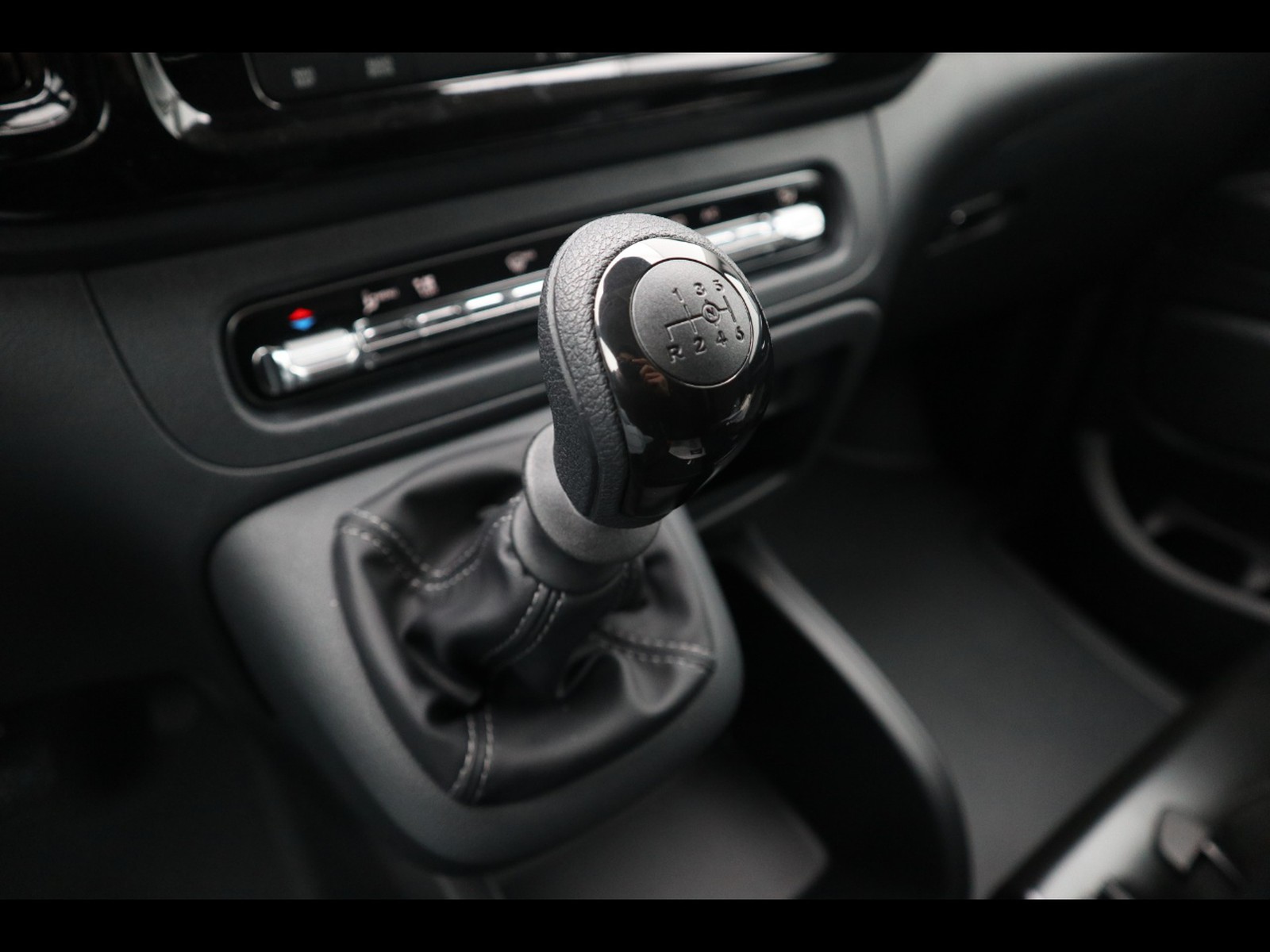 14 - Mercedes Vans Vito mixto 114 cdi long pro