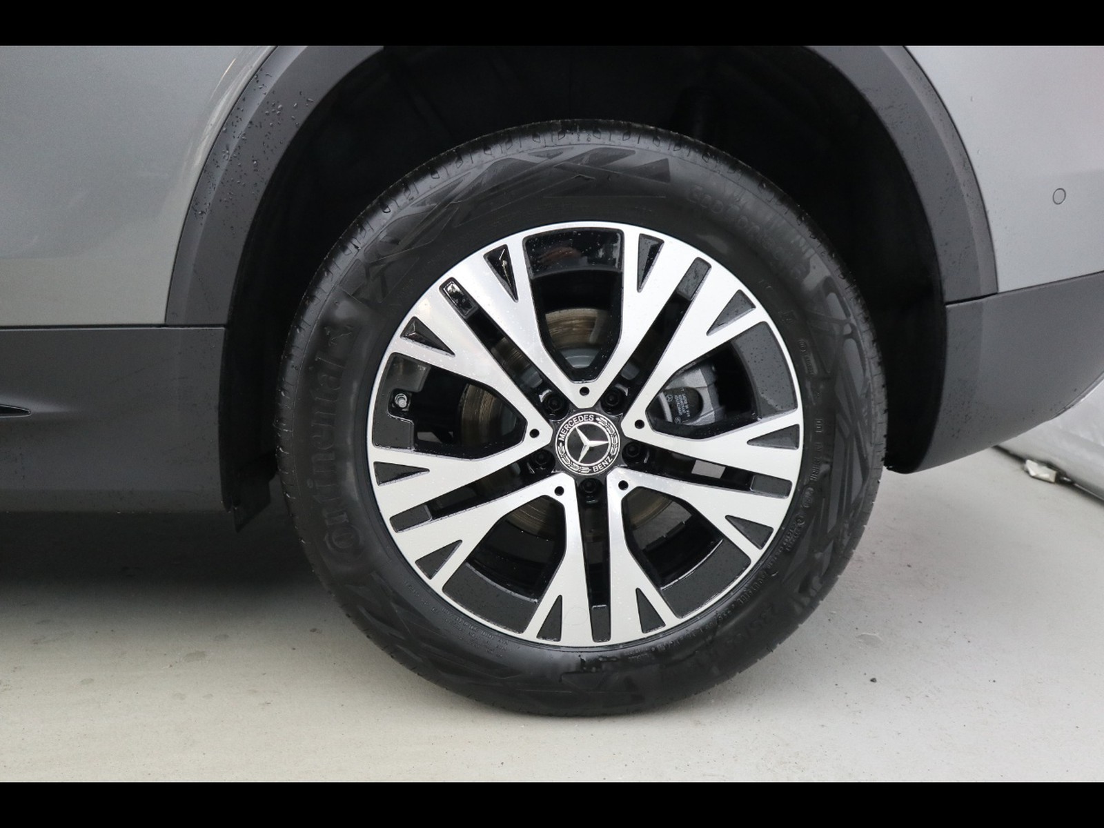 4 - Mercedes GLB 200 d progressive advanced plus 8g-dct