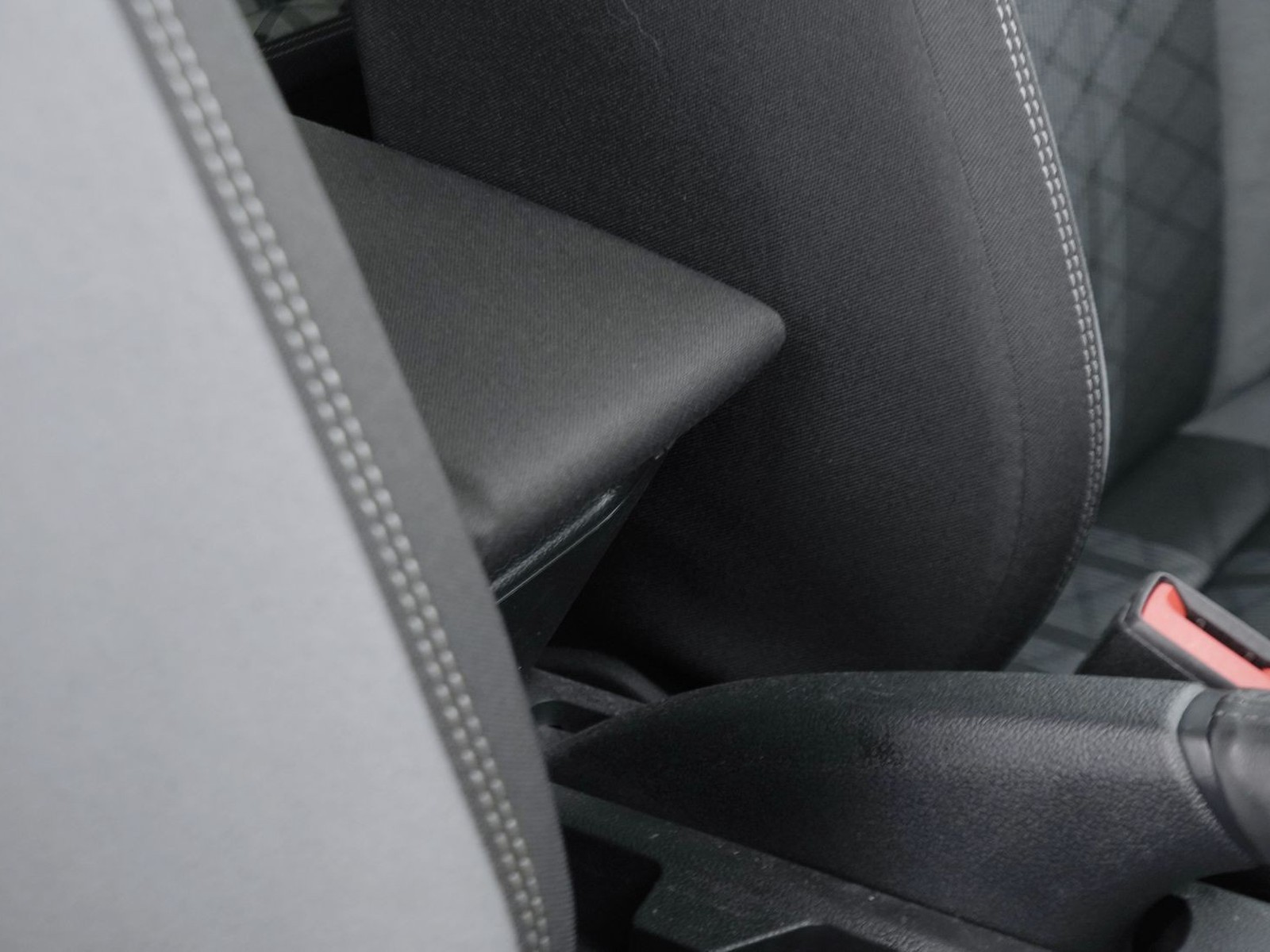 18 - Volkswagen Taigo 1.0 tsi 115cv r-line