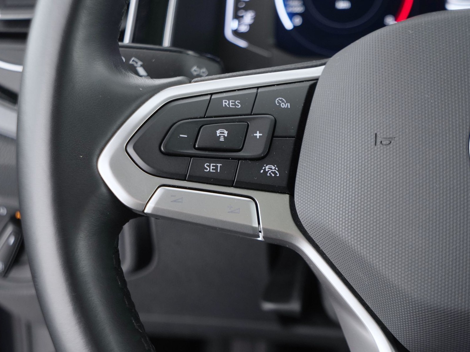 26 - Volkswagen Taigo 1.0 tsi 115cv r-line