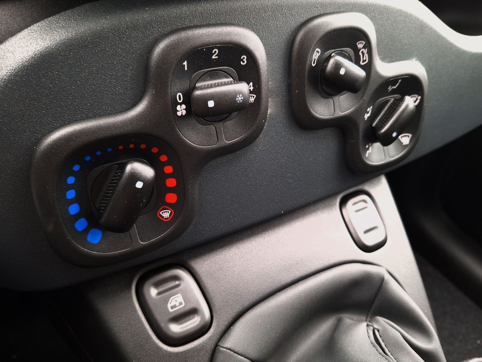 17 - Fiat Pandina 1.0 firefly hybrid 65cv icon s&s 5p.ti