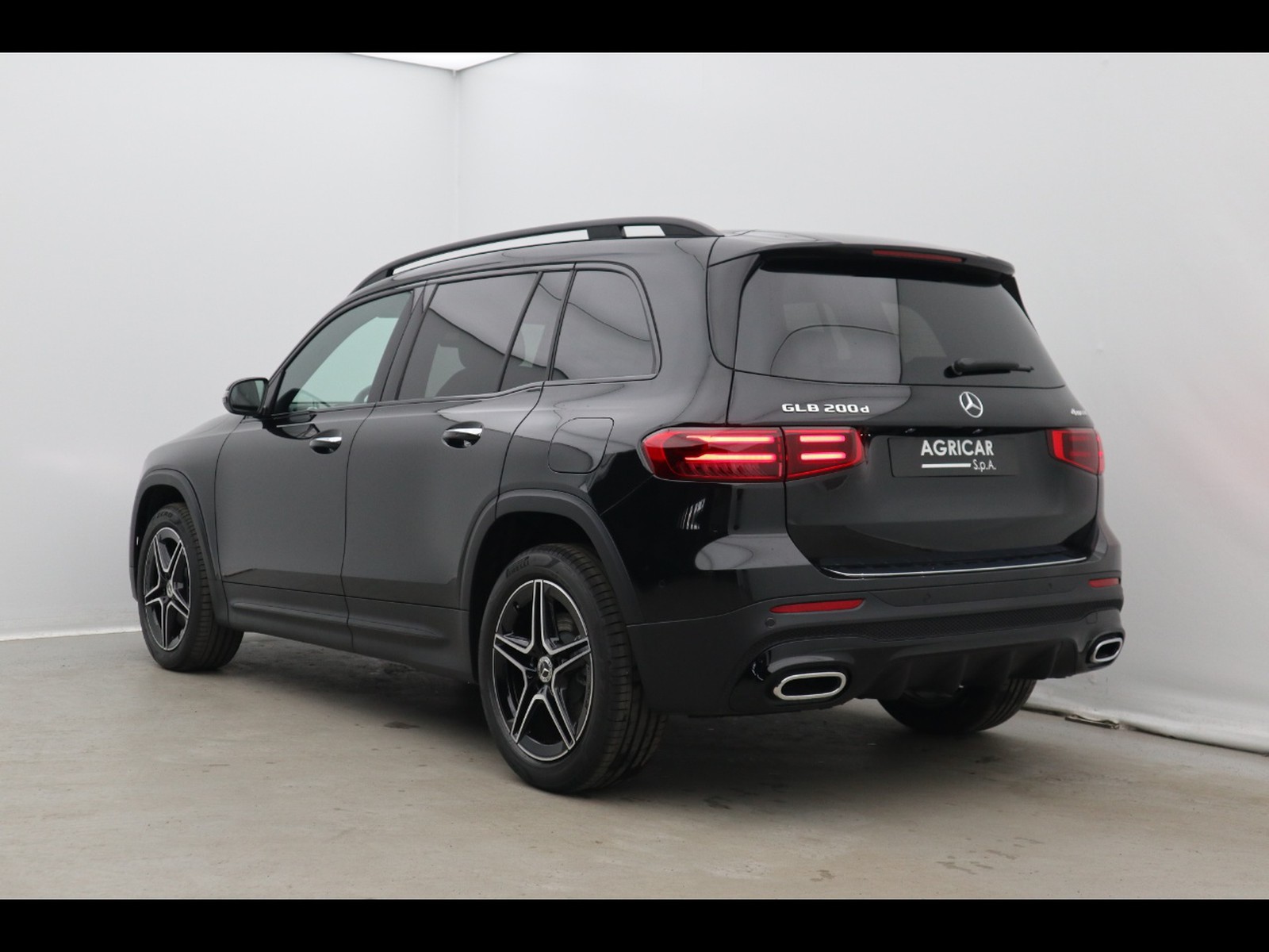 5 - Mercedes GLB 200 d amg line premium 4matic 8g-dct 7p.ti