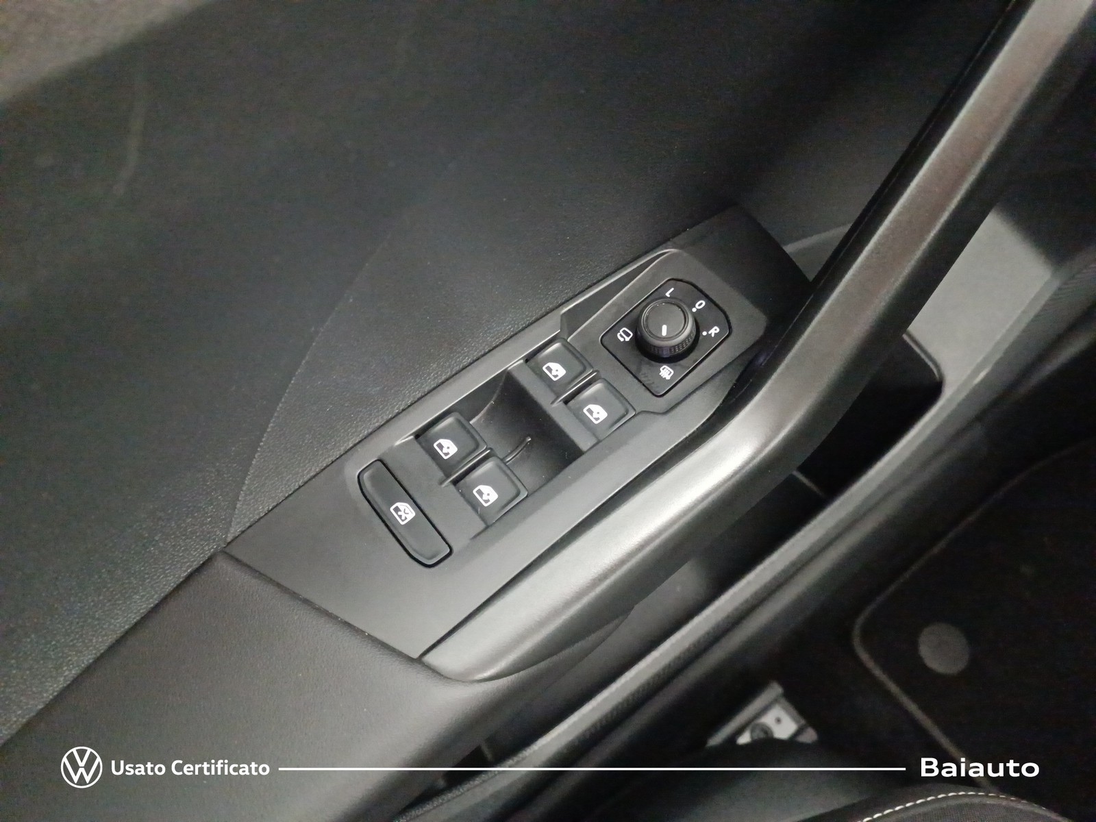 17 - Volkswagen T-Cross 1.0 tsi 95cv life