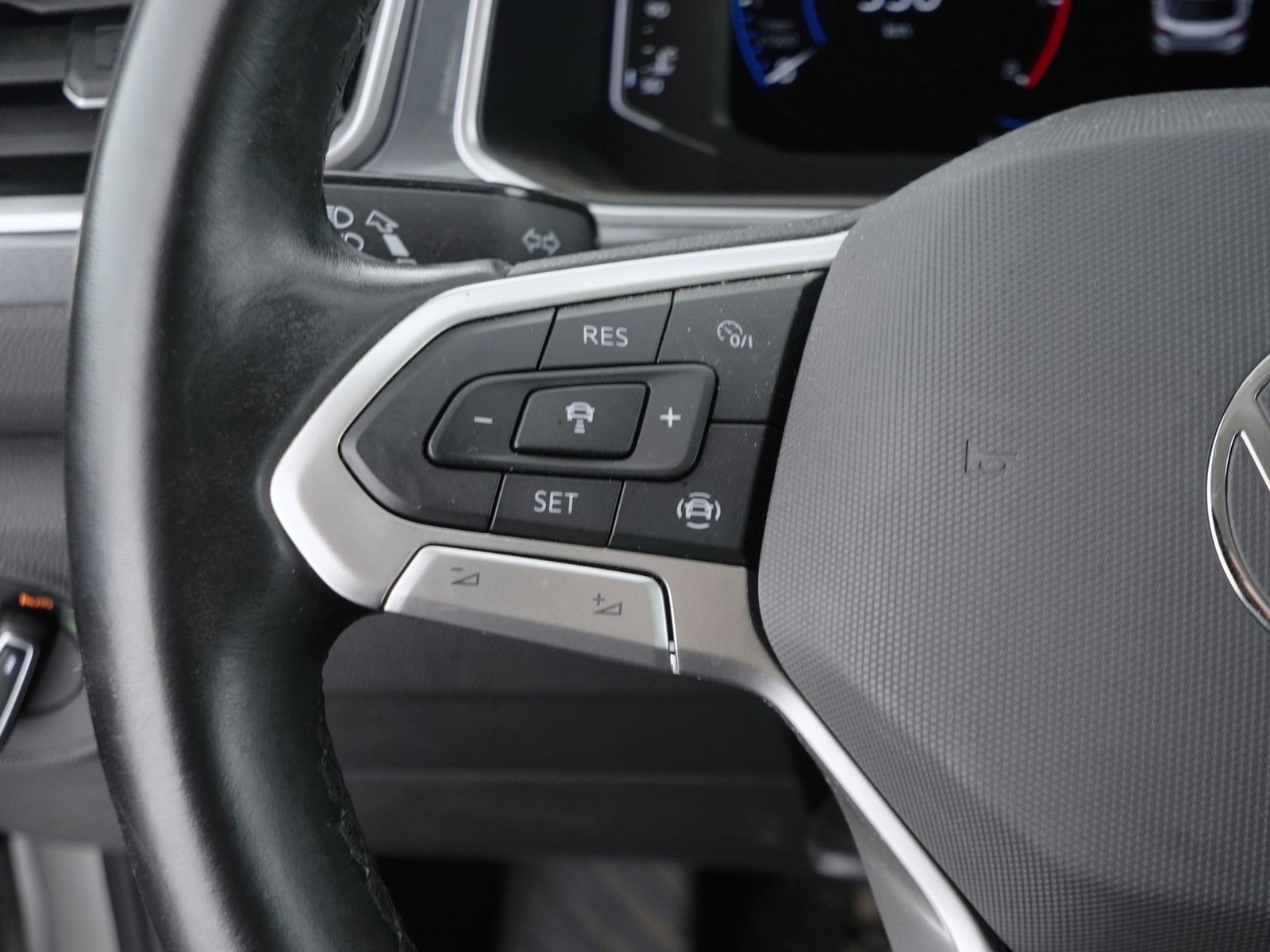 24 - Volkswagen T-Roc 1.0 tsi 110cv style