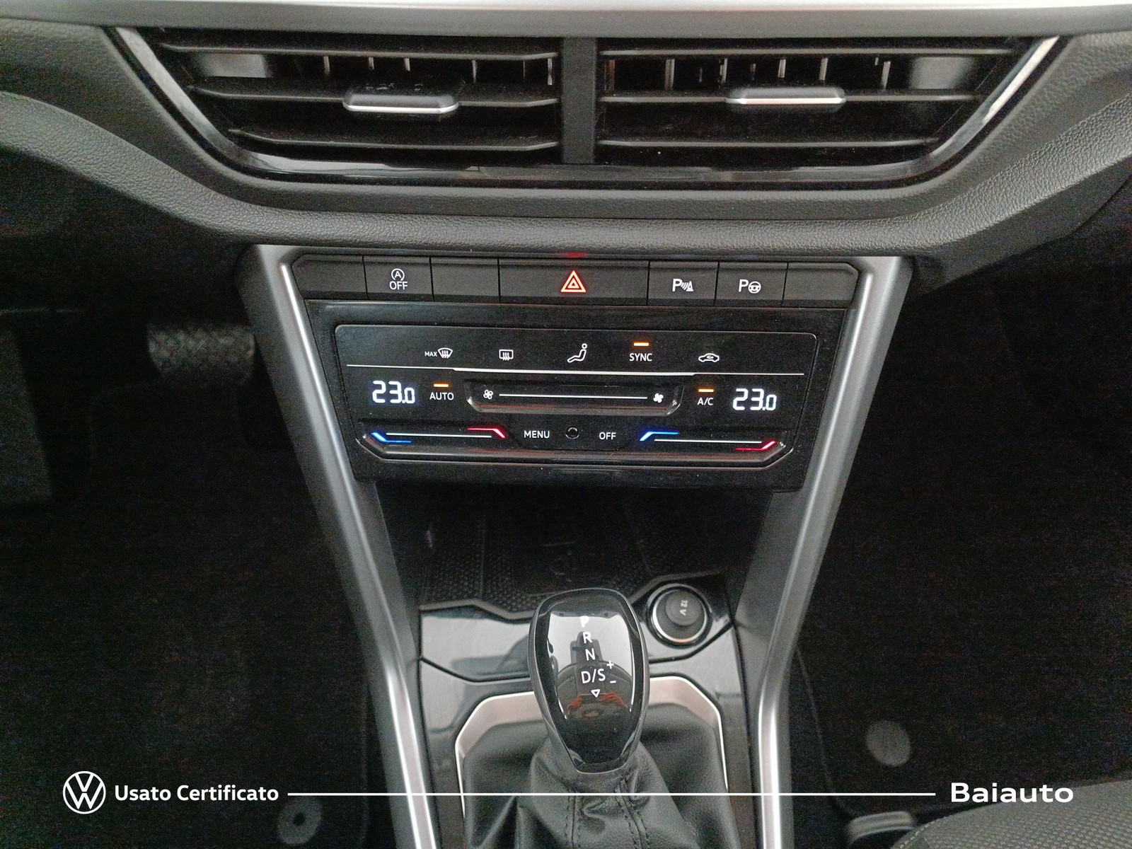 11 - Volkswagen T-Roc 2.0 tdi scr 150cv life dsg