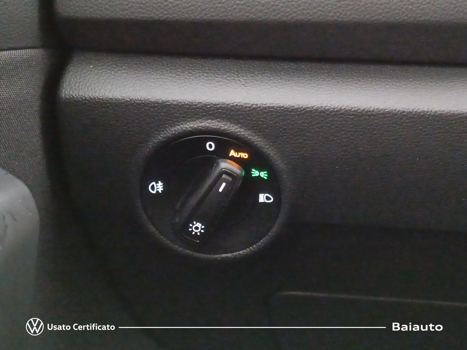 17 - Volkswagen T-Roc 2.0 tdi scr 150cv life dsg