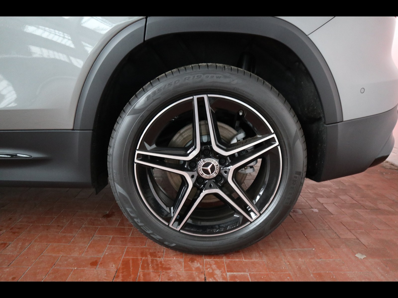 4 - Mercedes GLB 200 d amg line premium 8g-dct 7p.ti