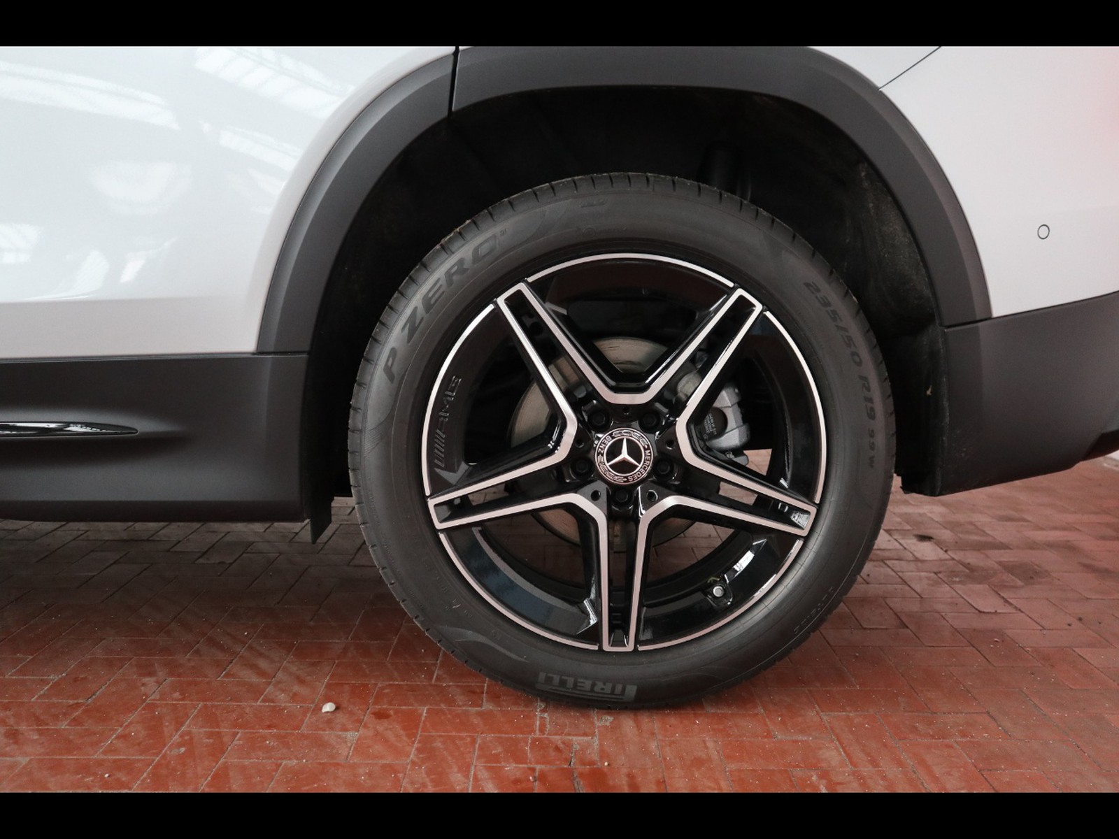 4 - Mercedes GLB 200 d amg line premium 8g-dct