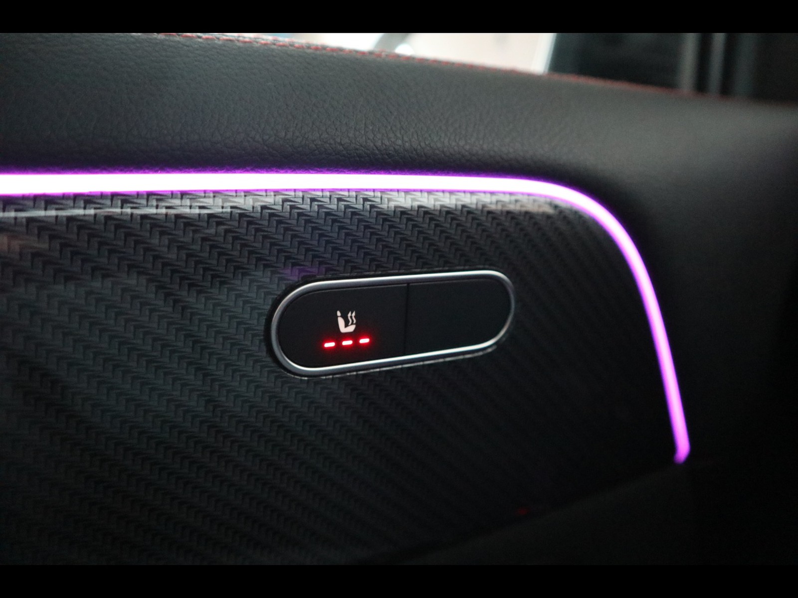 15 - Mercedes GLA 180 amg line advanced plus 7g-dct