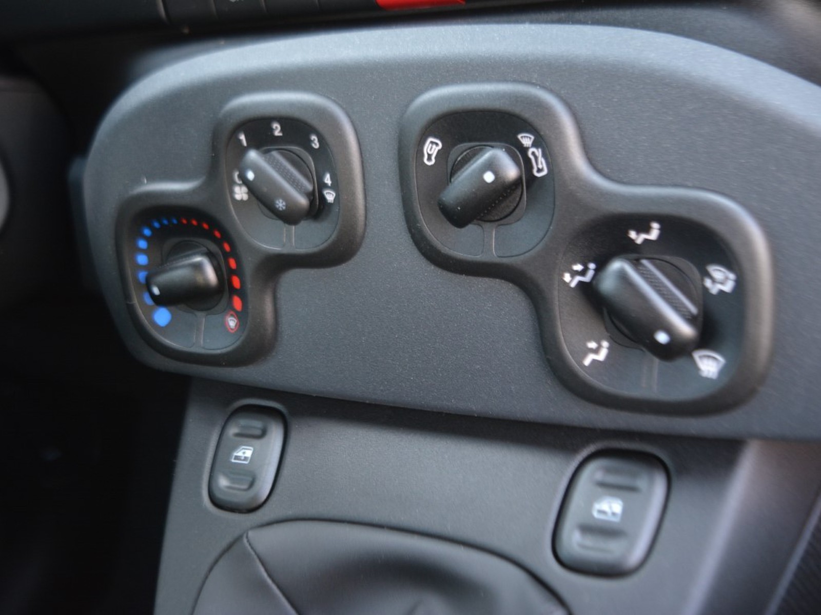 11 - Fiat Pandina 1.0 firefly hybrid 70cv pop s&s