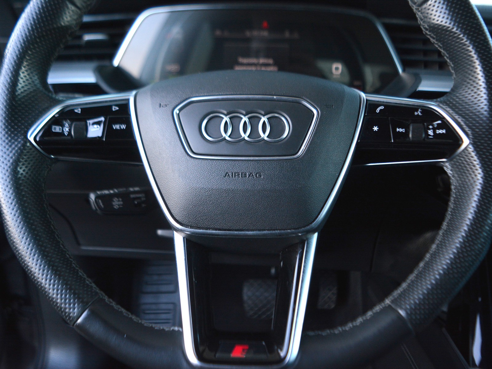 18 - Audi e-tron sportback 55 business fast quattro cvt