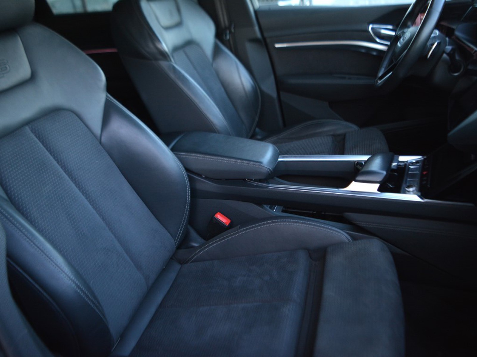 5 - Audi e-tron sportback 55 business fast quattro cvt