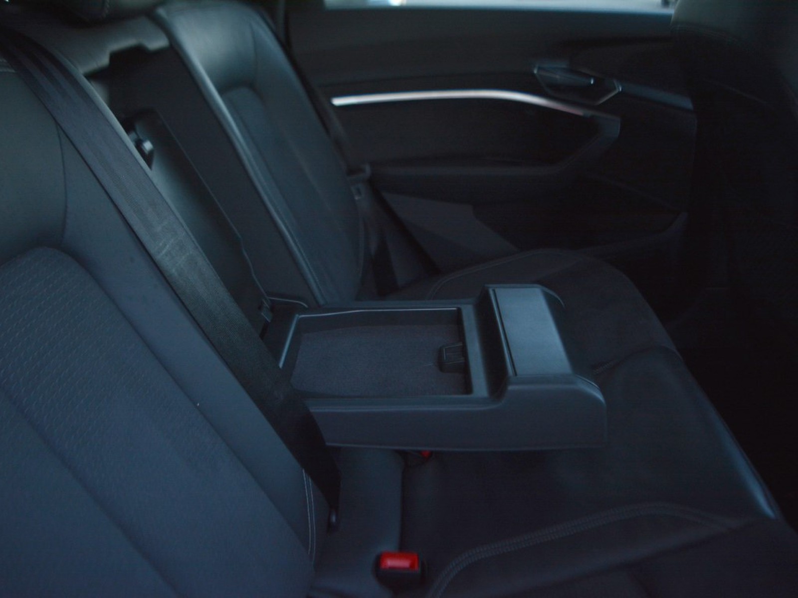 6 - Audi e-tron sportback 55 business fast quattro cvt