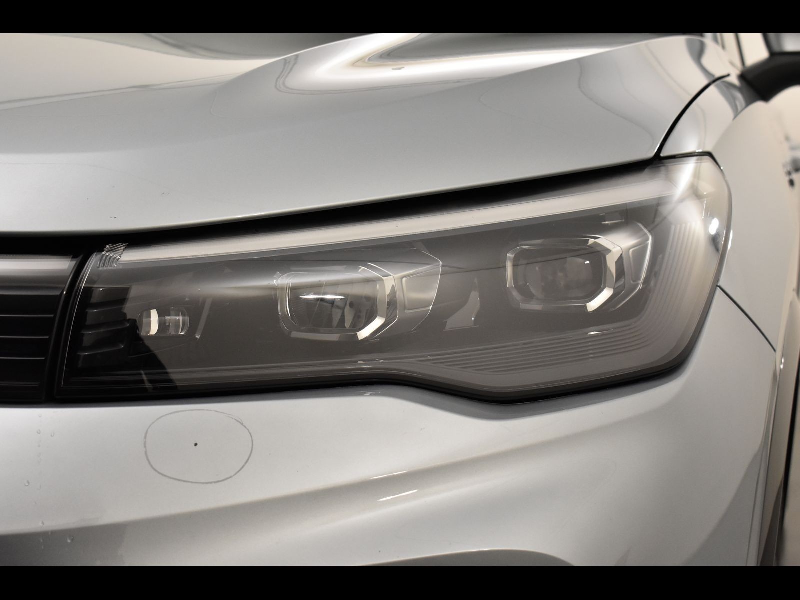 14 - Volkswagen Tiguan 2.0 tdi scr 150cv r-line dsg