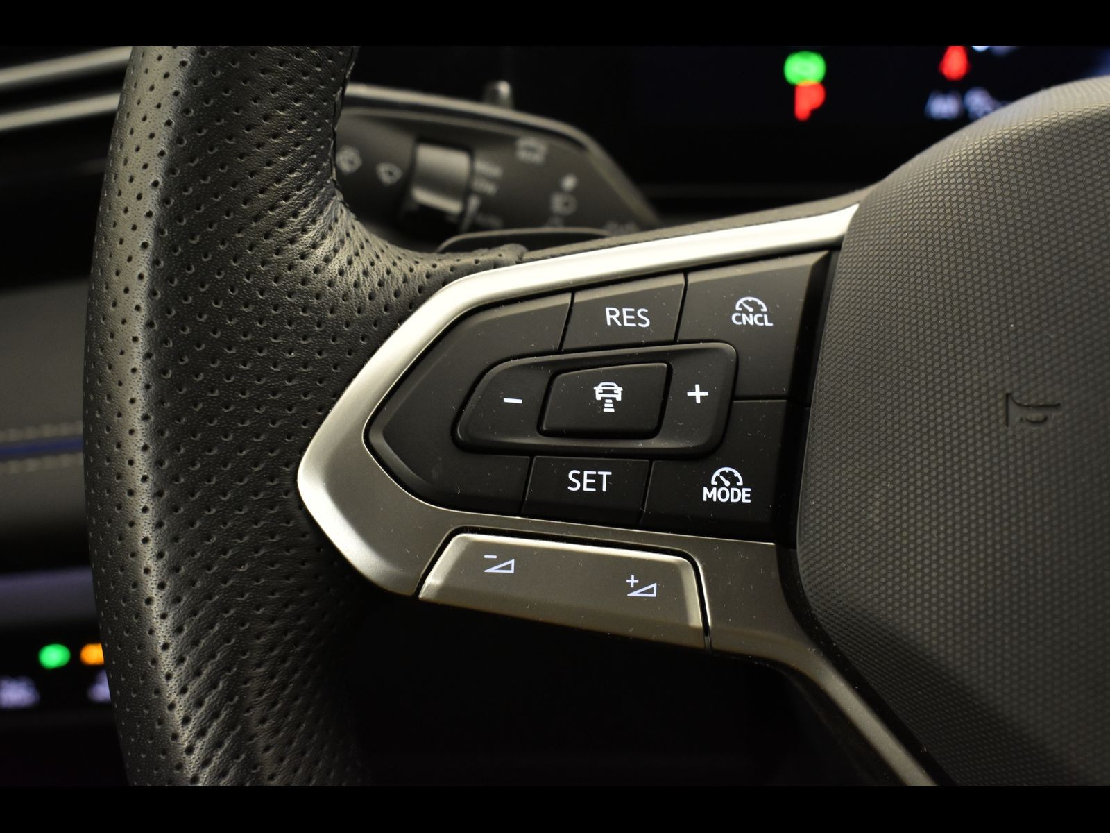 21 - Volkswagen Tiguan 2.0 tdi scr 150cv r-line dsg