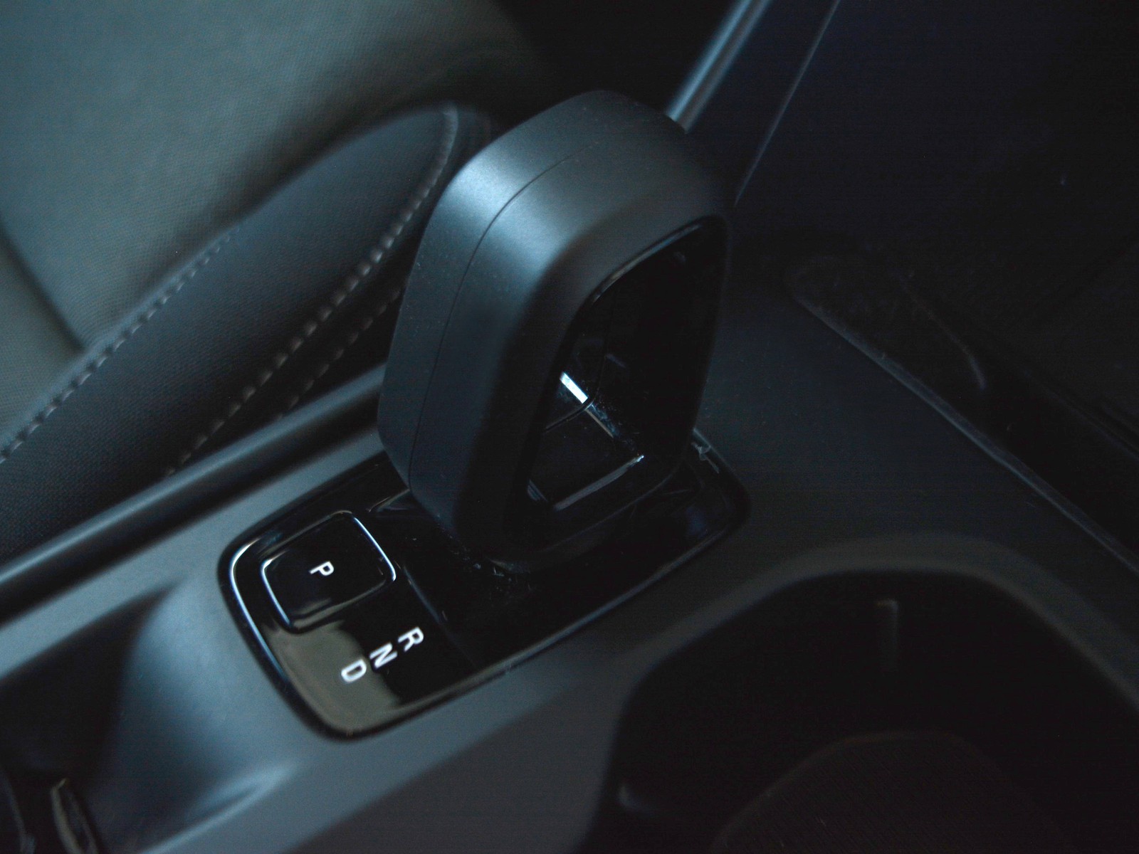 14 - Volvo XC40 2.0 b3 core automatico