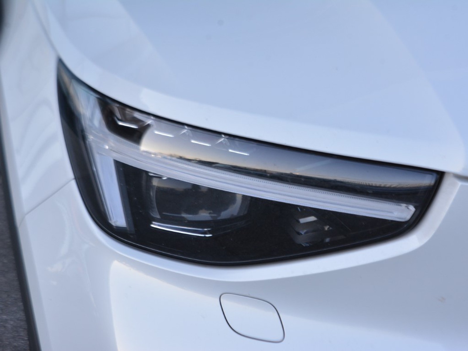 21 - Volvo XC40 2.0 b3 core automatico