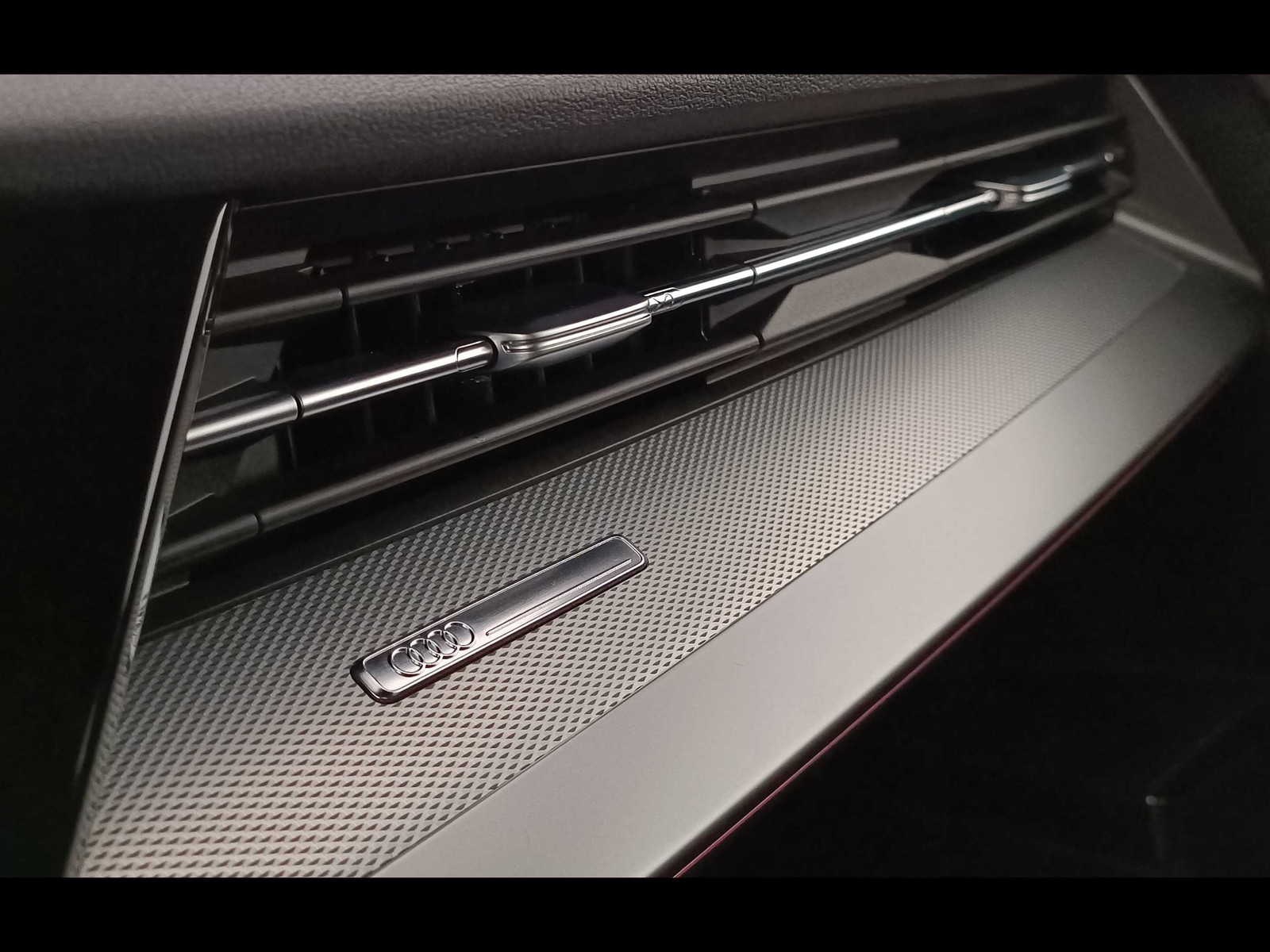 24 - Audi A3 sportback 45 1.4 tfsi e s line edition s tronic