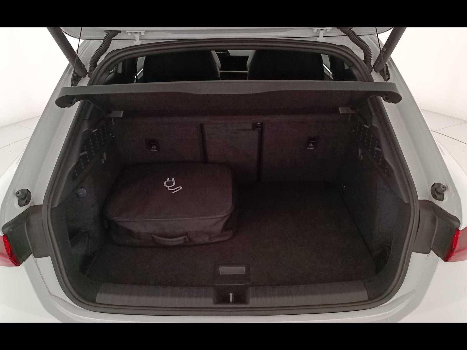 36 - Audi A3 sportback 45 1.4 tfsi e s line edition s tronic