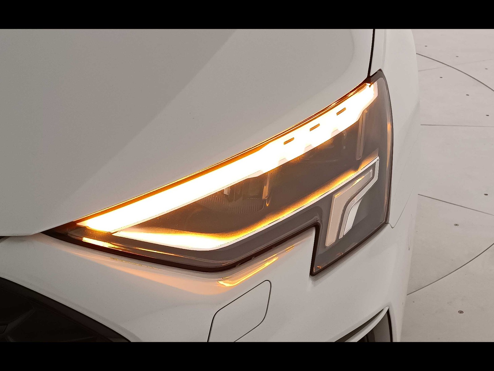 6 - Audi A3 sportback 45 1.4 tfsi e s line edition s tronic