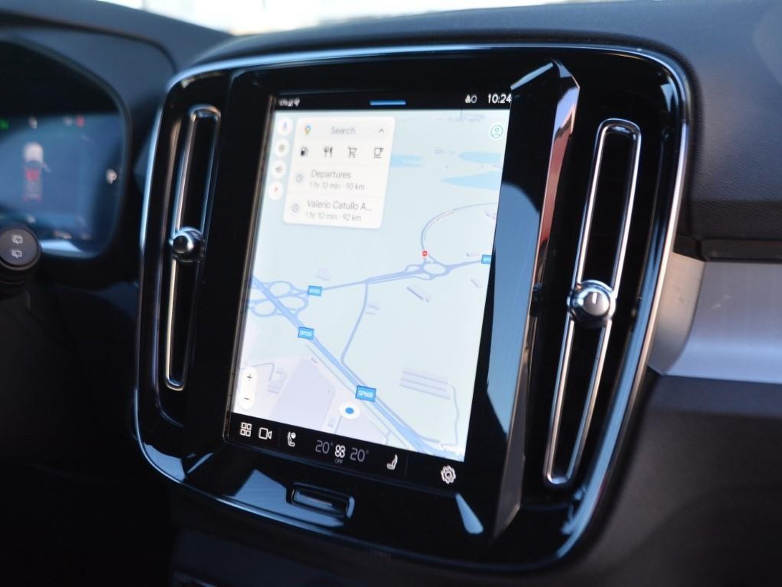 10 - Volvo XC40 2.0 b3 core automatico