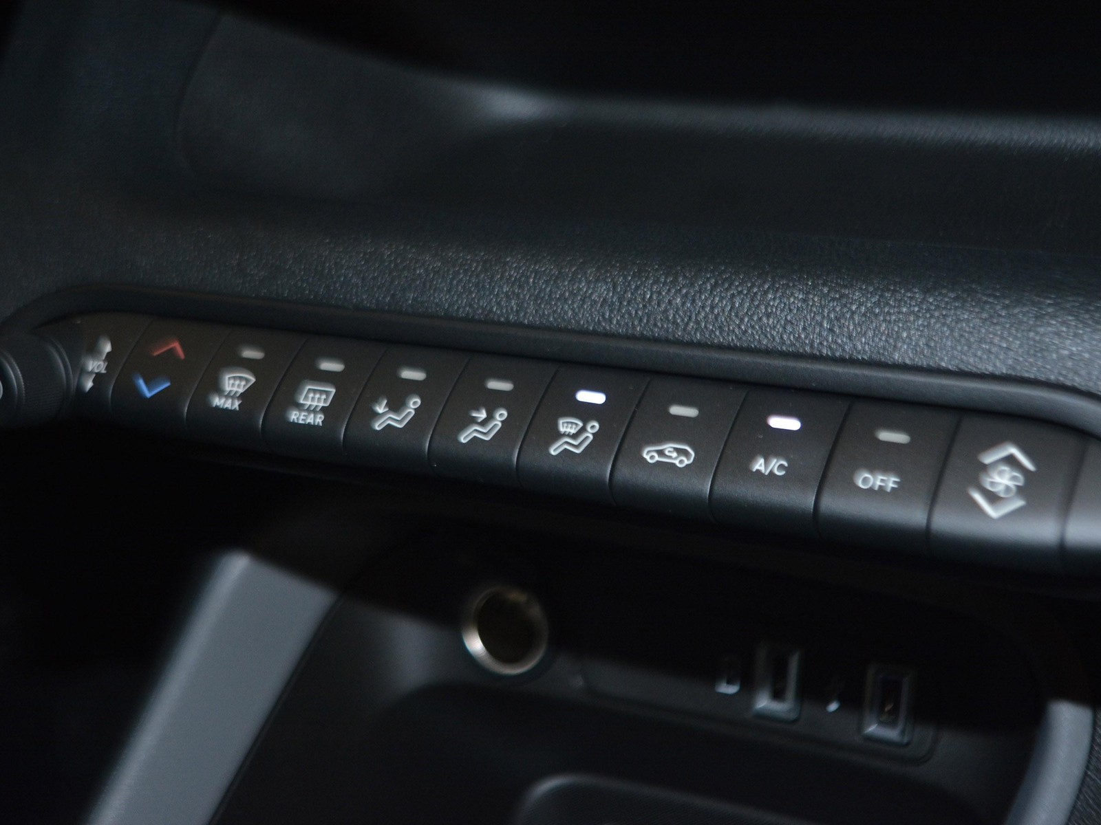 11 - Jeep Avenger 1.2 turbo 100cv longitude fwd