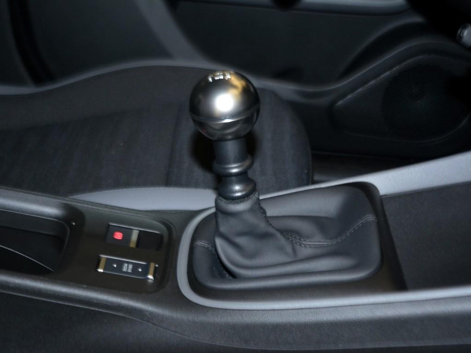 12 - Jeep Avenger 1.2 turbo 100cv longitude fwd