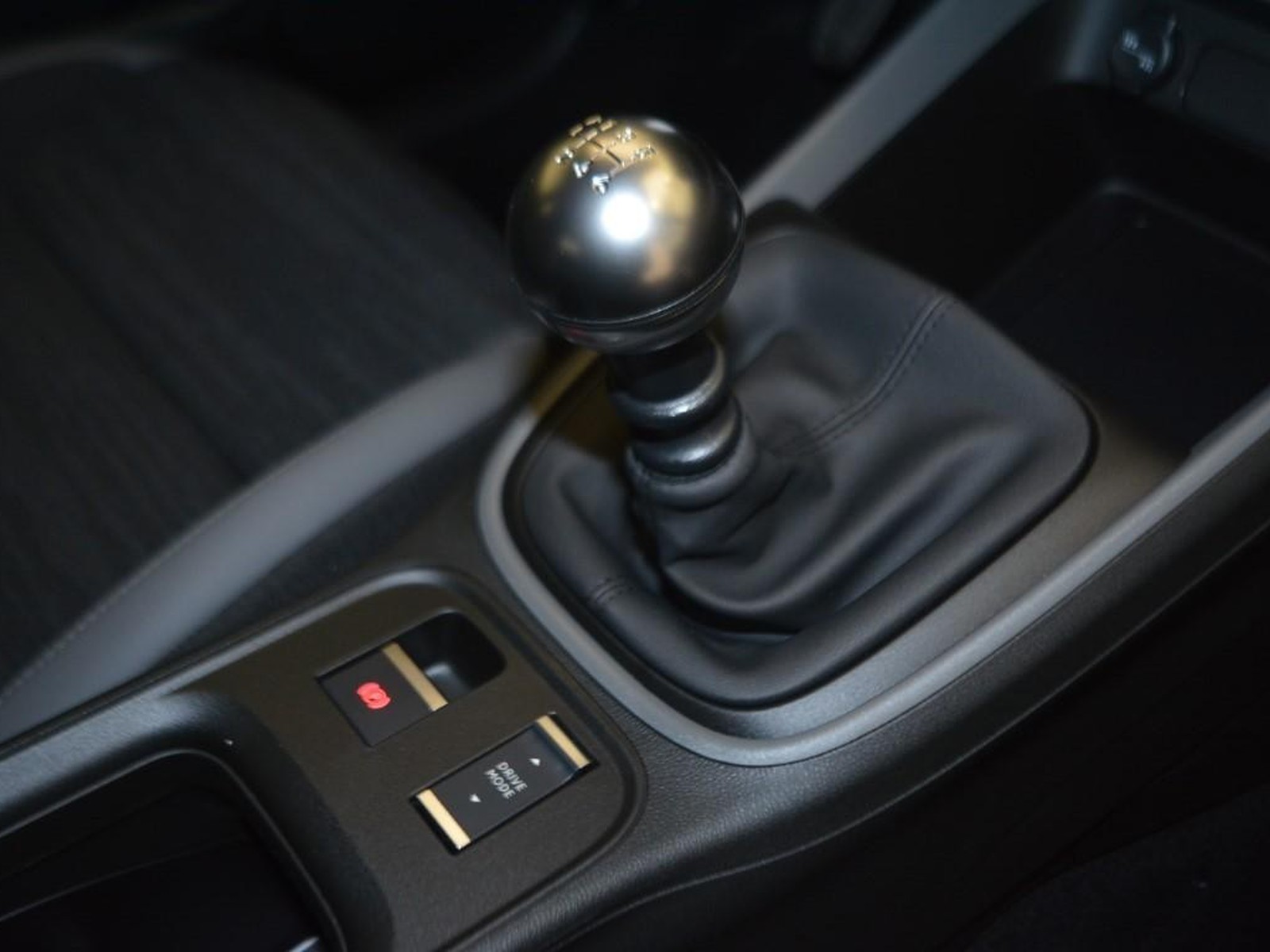 17 - Jeep Avenger 1.2 turbo 100cv longitude fwd