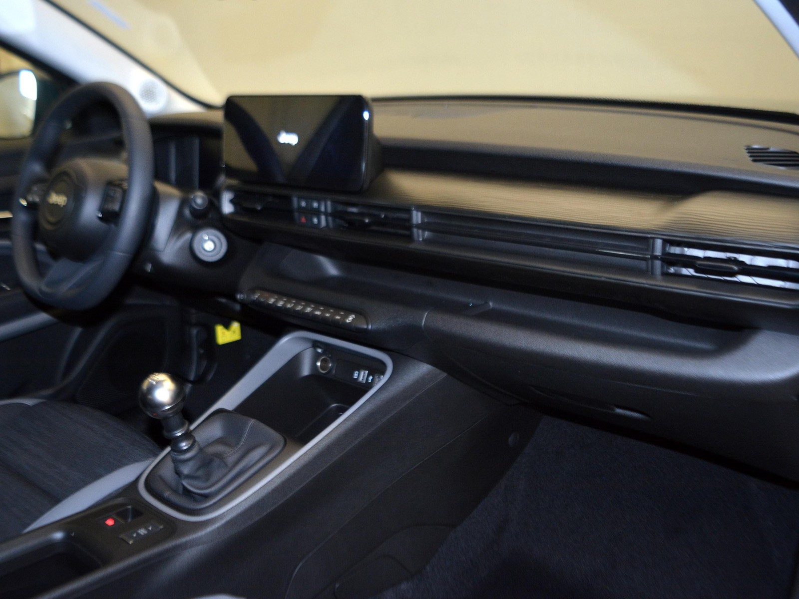 8 - Jeep Avenger 1.2 turbo 100cv longitude fwd