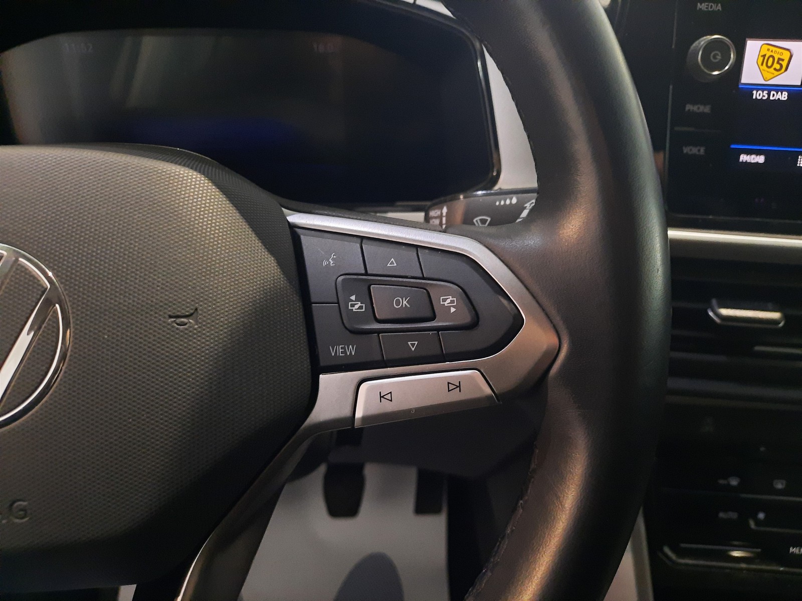 14 - Volkswagen T-Roc 1.0 tsi 110cv life