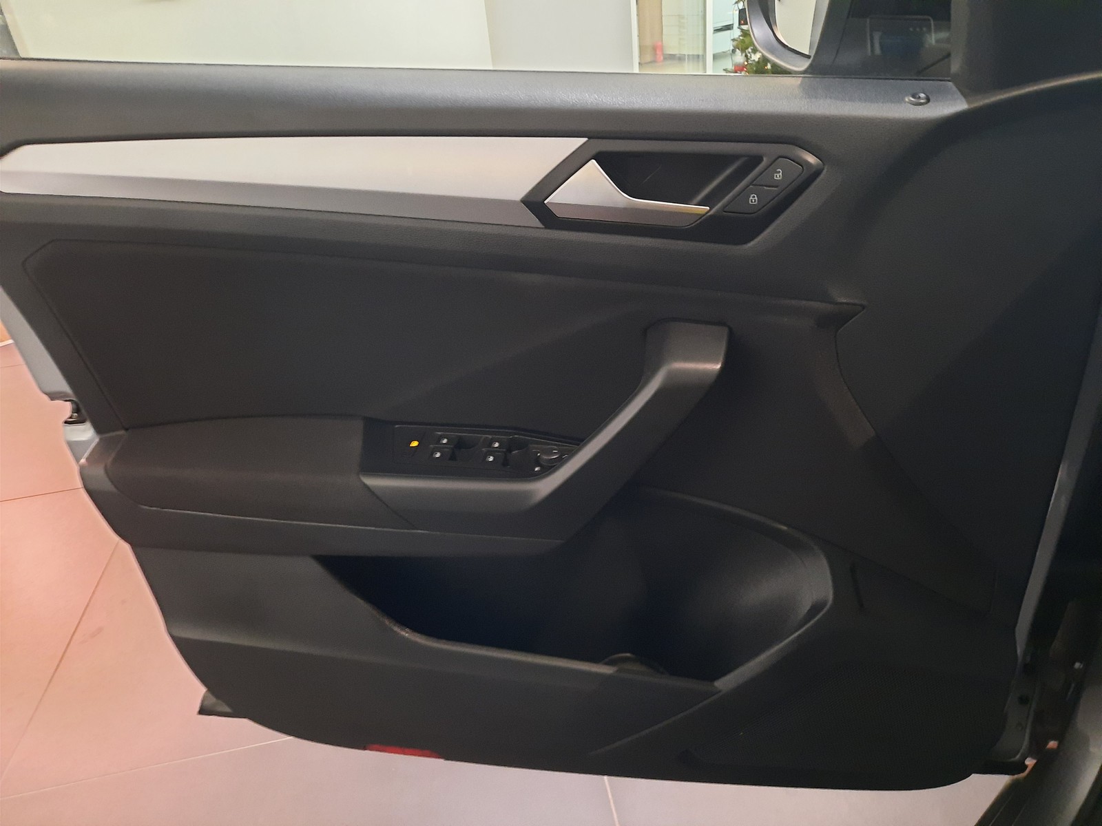 16 - Volkswagen T-Roc 1.0 tsi 110cv life