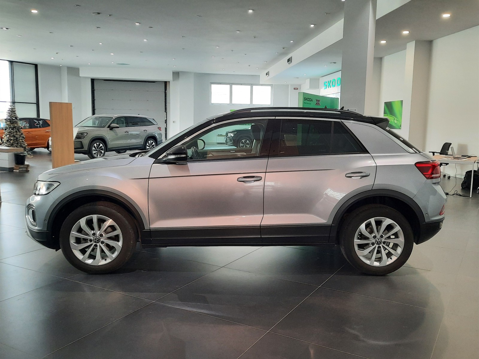 3 - Volkswagen T-Roc 1.0 tsi 110cv life