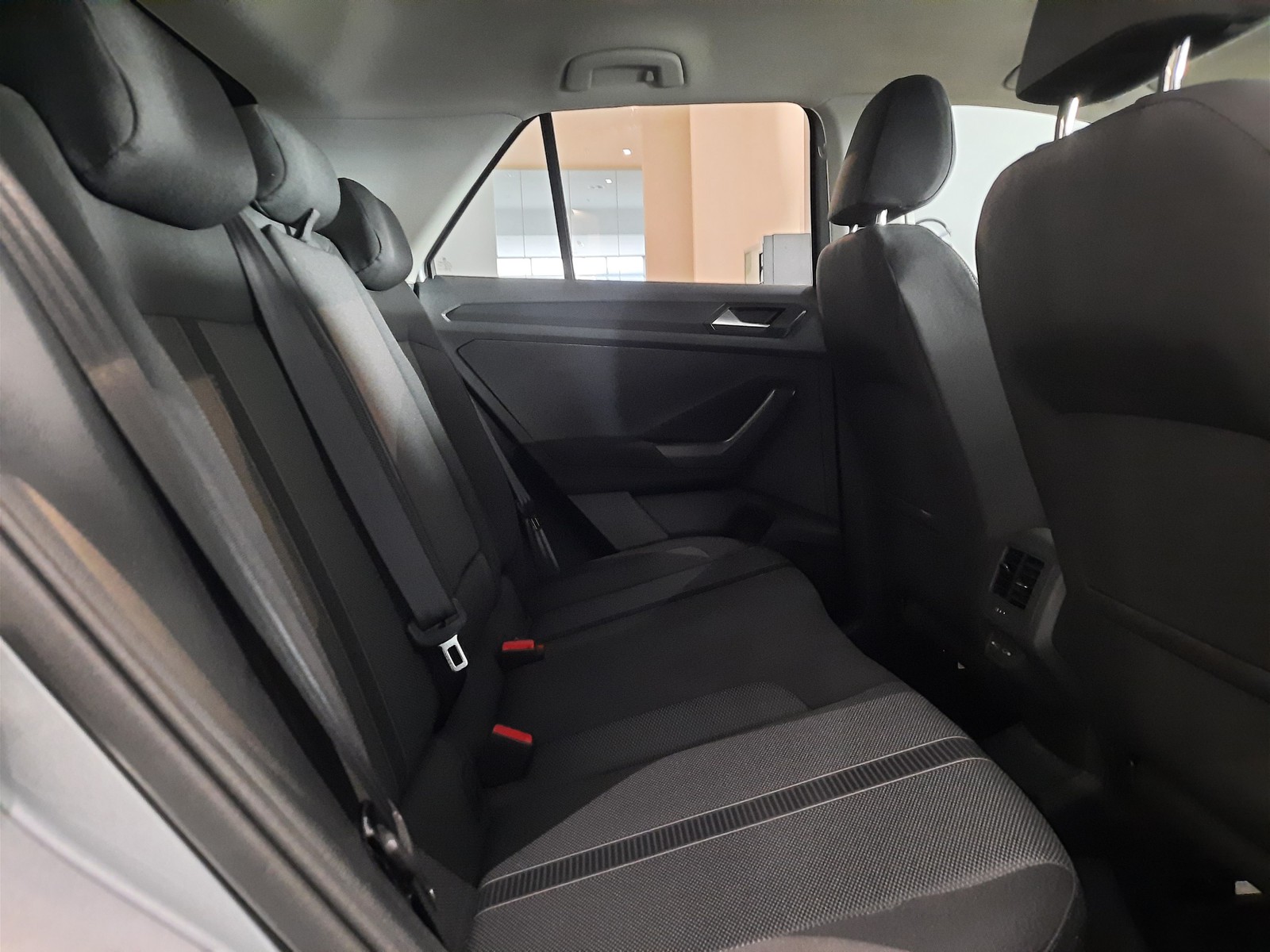 10 - Volkswagen T-Roc 1.0 tsi 110cv life