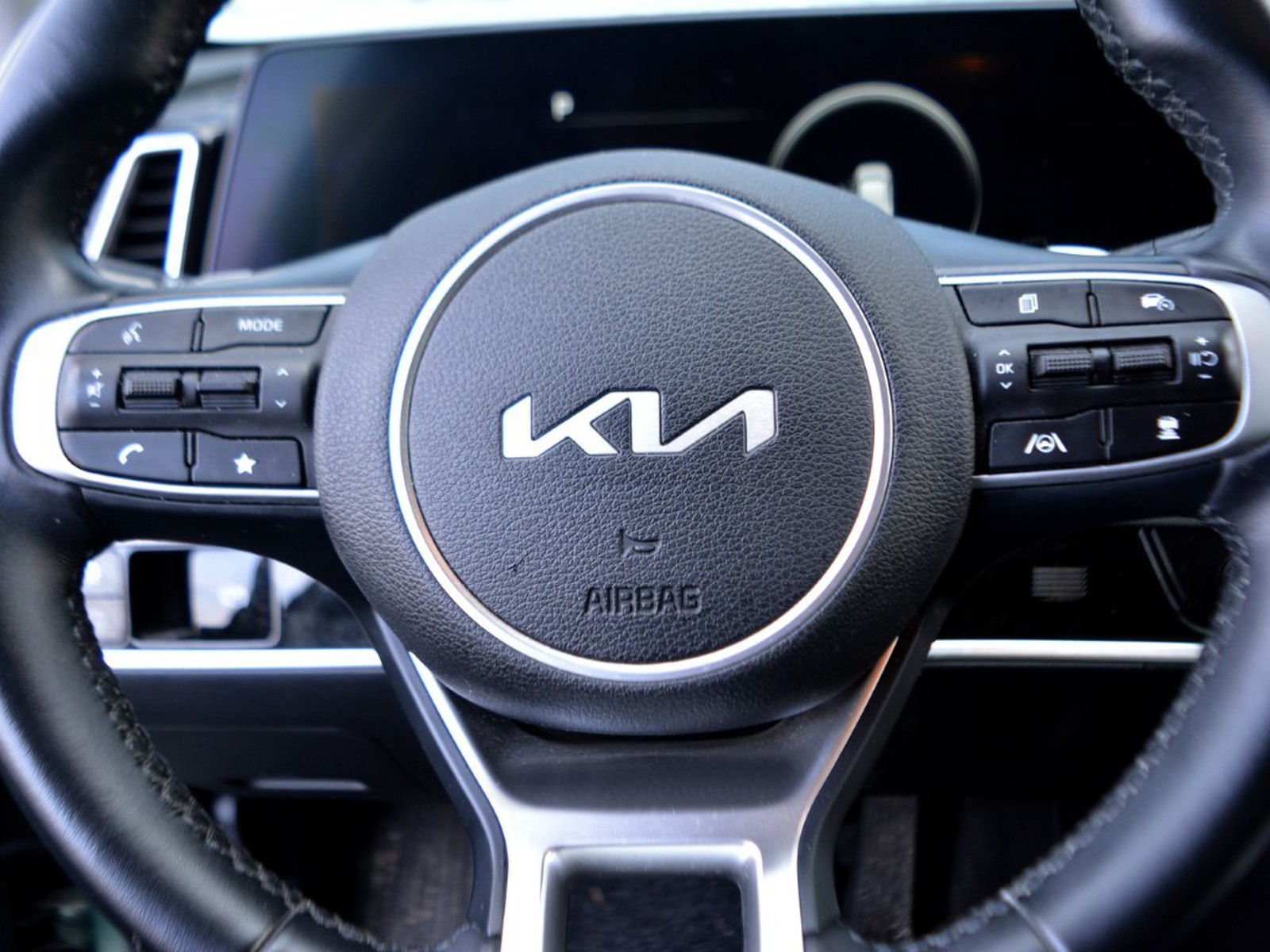 18 - Kia Sportage 1.6 t-gdi hev style at6