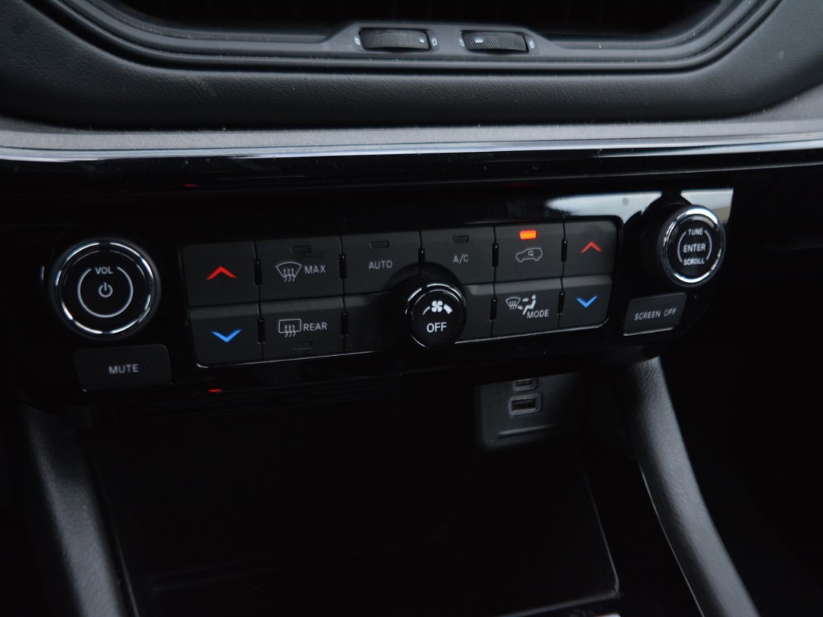 12 - Jeep Compass 1.5 turbo t4 mhev 130cv summit 2wd