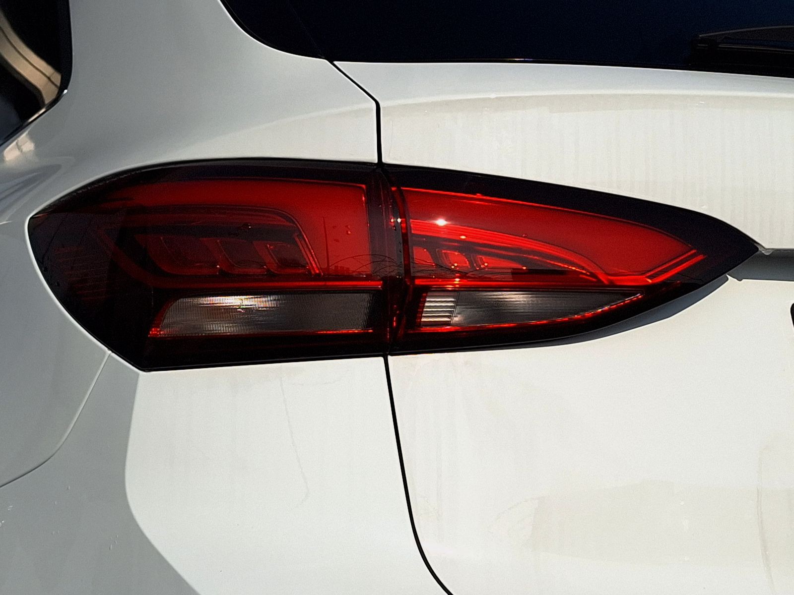 15 - Mg ZS 1.5 hybrid+ luxury auto