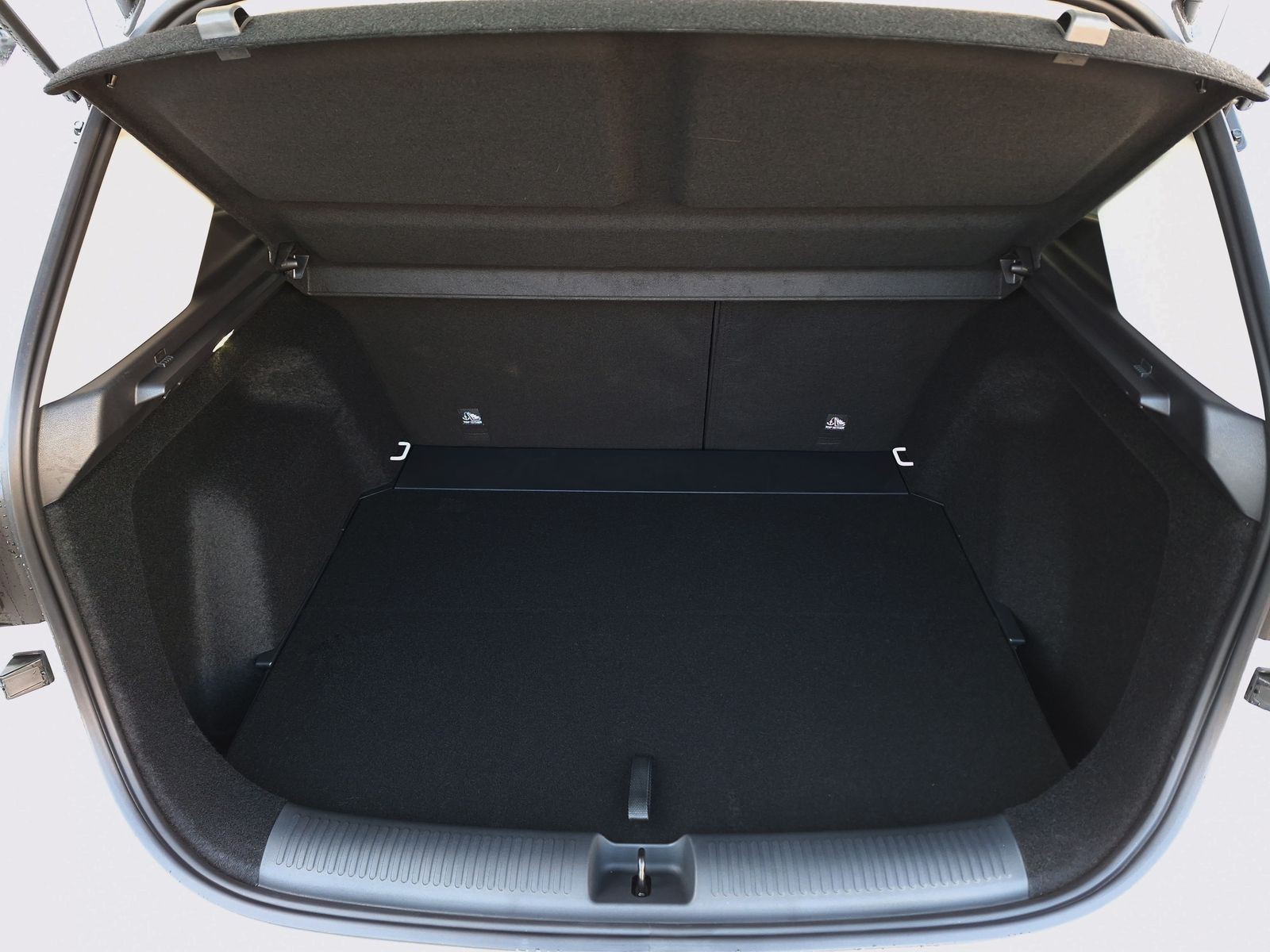 6 - Mg ZS 1.5 hybrid+ luxury auto