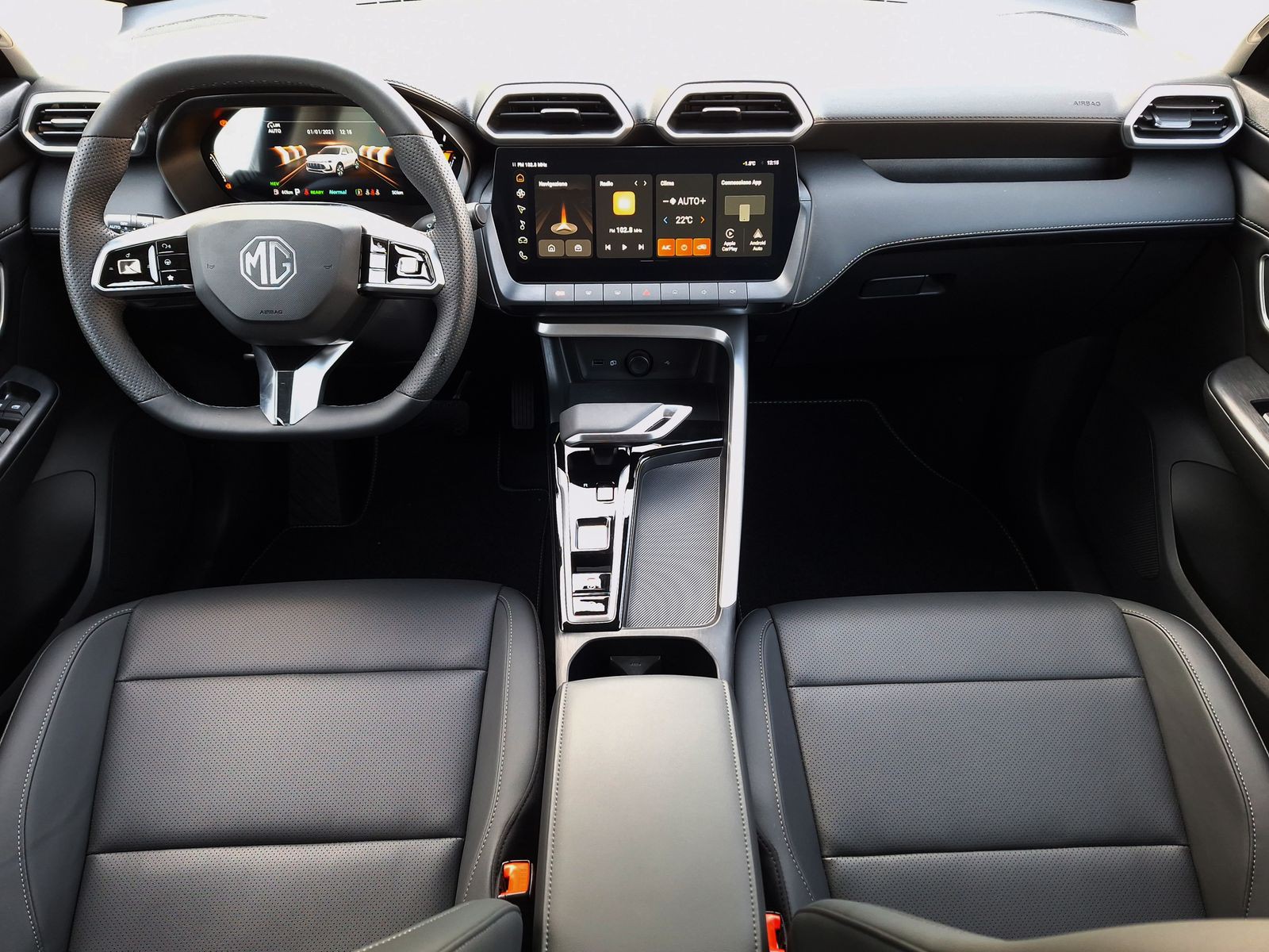 8 - Mg ZS 1.5 hybrid+ luxury auto