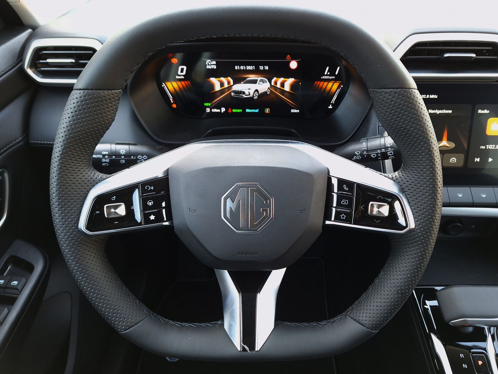 9 - Mg ZS 1.5 hybrid+ luxury auto