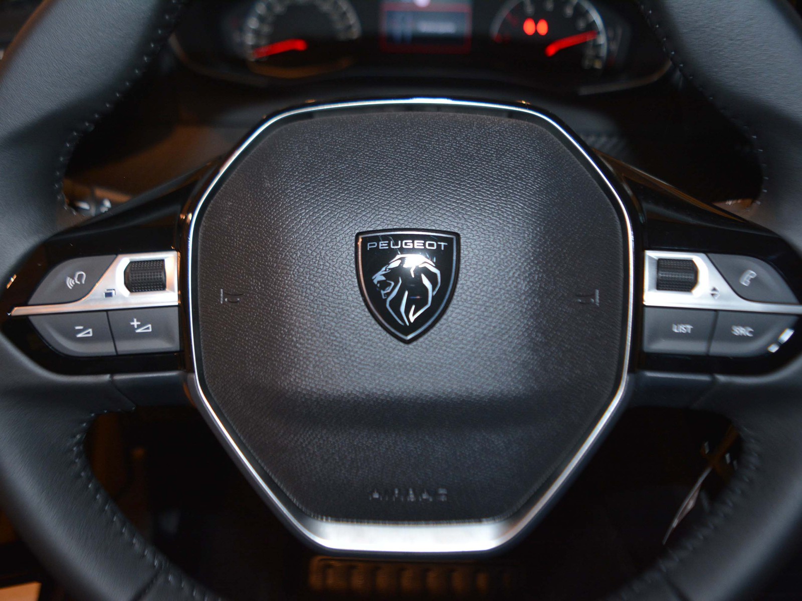 16 - Peugeot 208 1.2 puretech 100cv style s&s