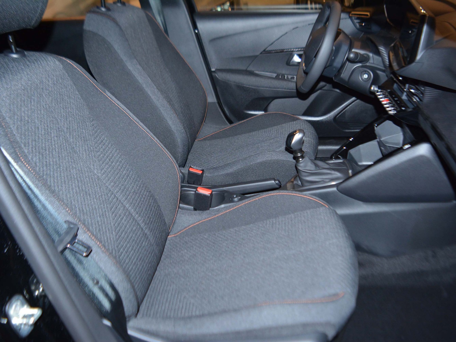 5 - Peugeot 208 1.2 puretech 100cv style s&s