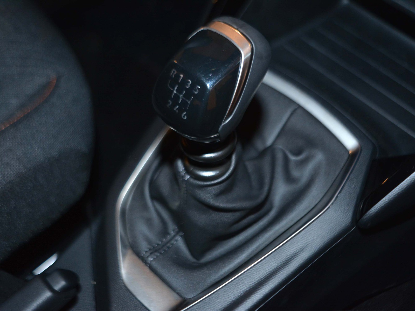 12 - Peugeot 208 1.2 puretech 100cv style s&s