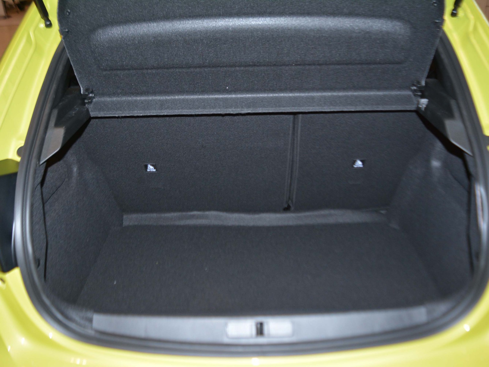 14 - Peugeot 208 1.2 hybrid 48v 110cv style e-dcs6