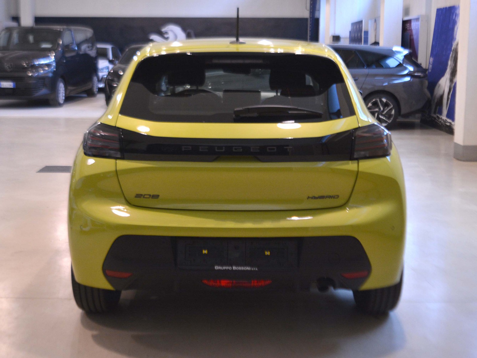 4 - Peugeot 208 1.2 hybrid 48v 110cv style e-dcs6