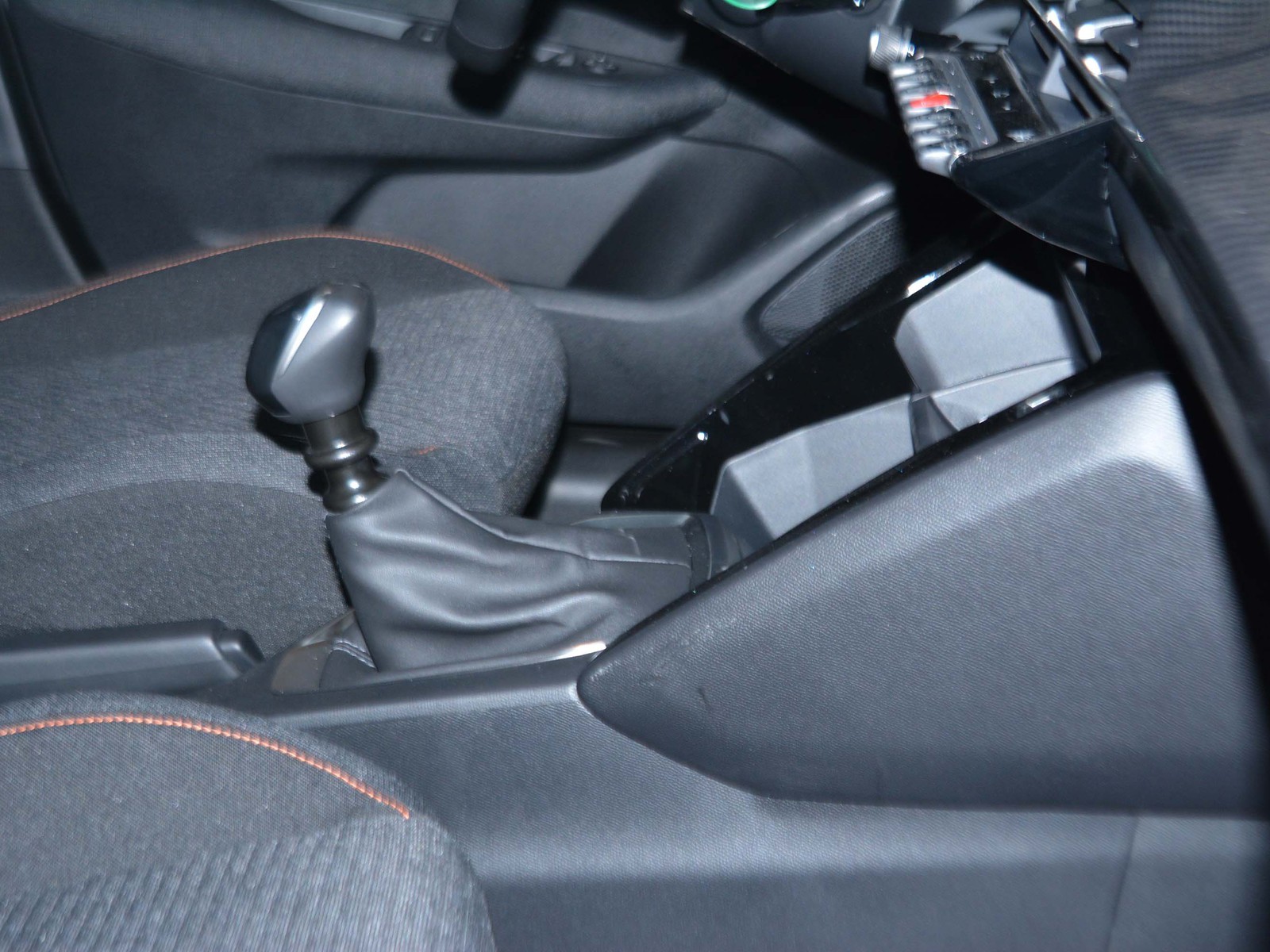 12 - Peugeot 208 1.2 puretech 100cv style s&s