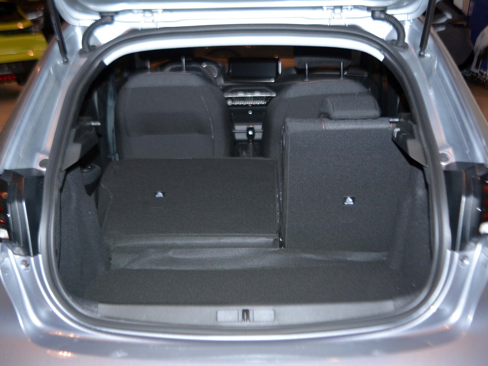 15 - Peugeot 208 1.2 puretech 100cv style s&s