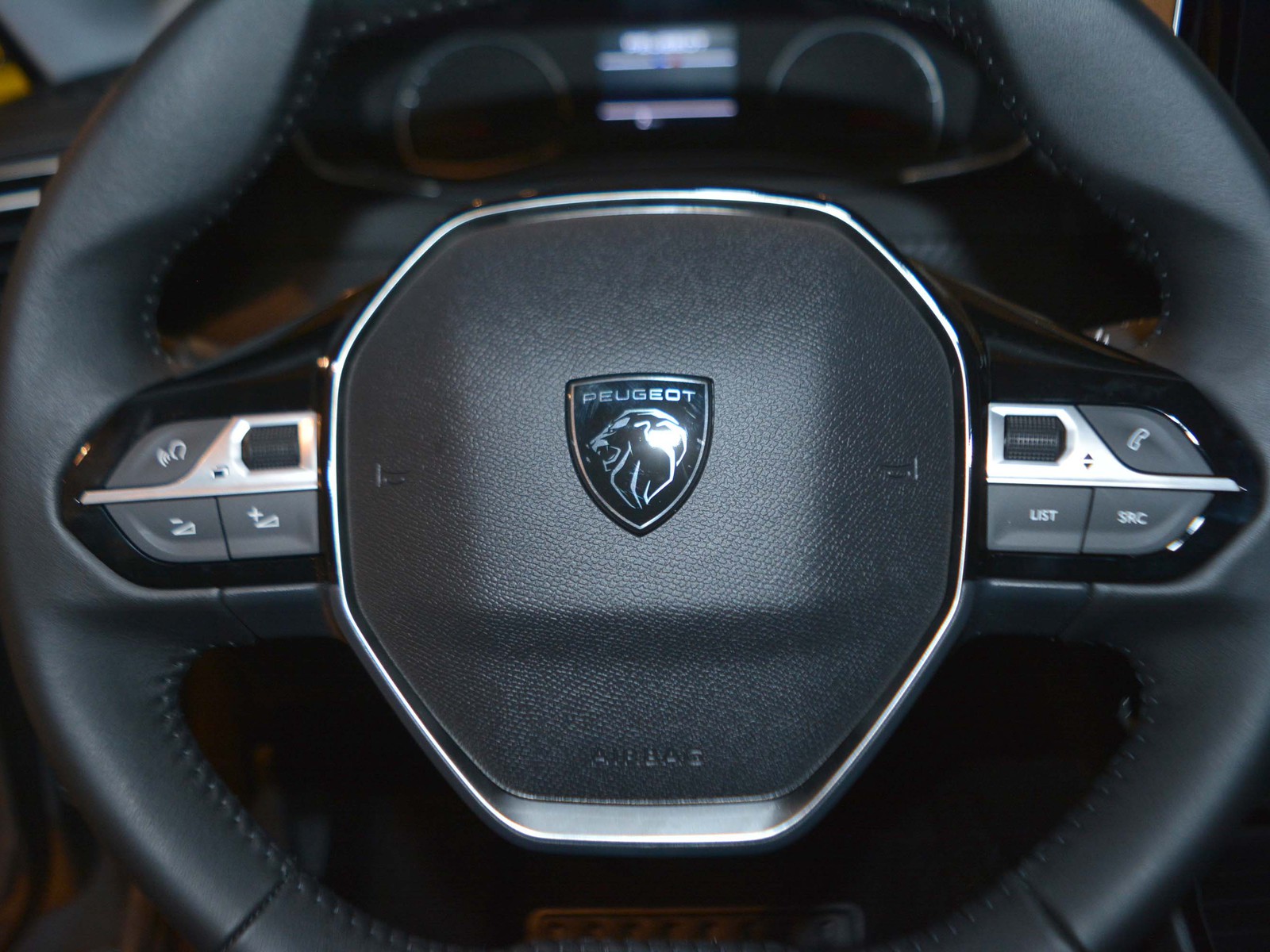 16 - Peugeot 208 1.2 puretech 100cv style s&s