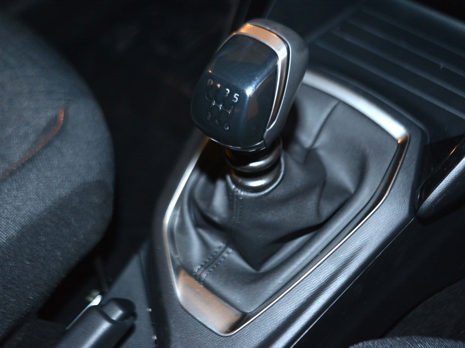 17 - Peugeot 208 1.2 puretech 100cv style s&s