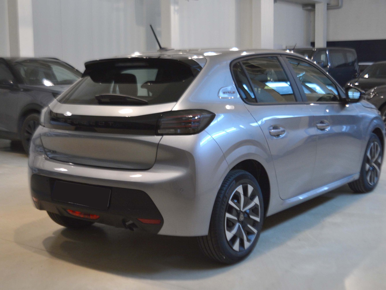 3 - Peugeot 208 1.2 puretech 100cv style s&s