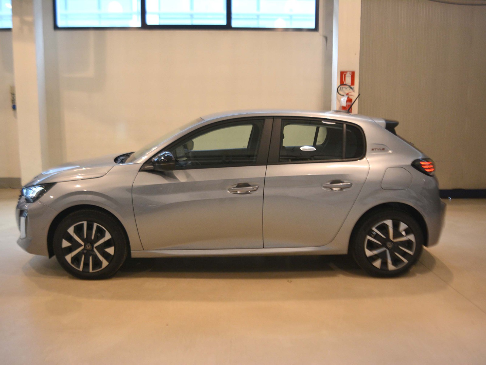 23 - Peugeot 208 1.2 puretech 100cv style s&s